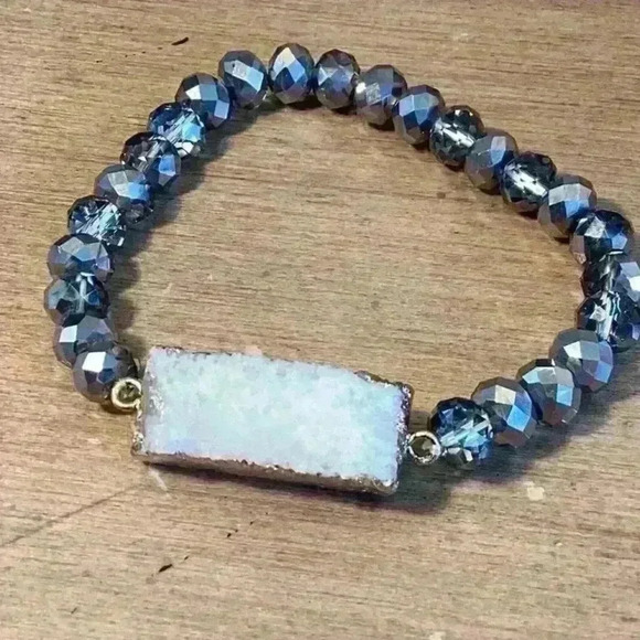 Vintage Grey AB Crystal Glass Bracelet with Druzy Stone - Picture 6 of 6